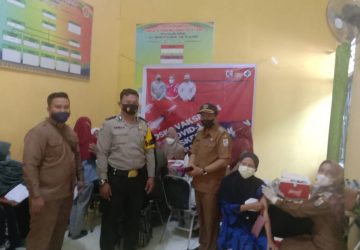 Camat Bandar Petalangan Memonitoring Pelaksanaan Vaksinasi Massal Di Desa Sialang Godang