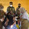 Camat Bunut Srinursari, SE Turun Lapangan Monitoring Pastikan Pelaksanaan Vaksinasi Di Desa Balam Merah