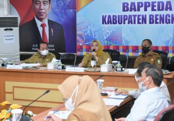 Bupati Kasmarni Pimpin Rapat Evaluasi Program Unggulan Bengkalis