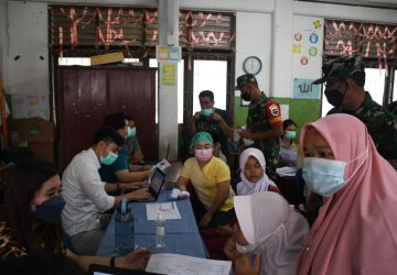 Vaksinasi Anak Usia 6-11 Tahun di Min 3 Gunungsitoli, Danramil 01 Gunungsitoli Turut Tinjau
