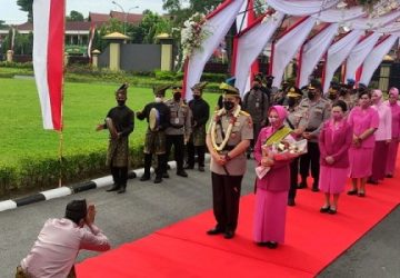 Parade Menyambut Kapolda Riau Mohammad Iqbal