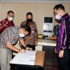 Kadis Kominfo Pelalawan Tandatangani Perjanjian Kerjasama Dengan Pemprov Riau