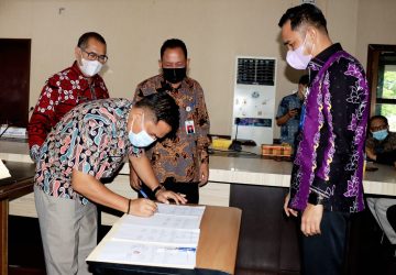 Kadis Kominfo Pelalawan Tandatangani Perjanjian Kerjasama Dengan Pemprov Riau