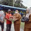 Bupati Kasmarni Serahkan Sembako pada Warga Terdampak Banjir