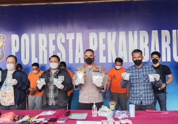 Satresnarkoba Polresta Pekanbaru Ringkus Pengedar 2,4 Kilogram Sabu