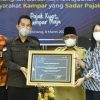 Kadis Kominfo Kampar Terima Penghargaan Kategori Wajib Pajak Intansi Pemerintah