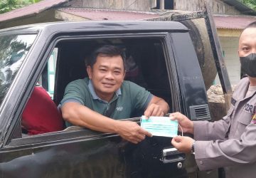 lngatkan Warga Patuhi Prokes, Polsek Gunungsitoli Alo’oa Bagikan Masker Kepada Pengguna Jalan