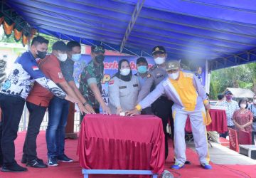 Bupati Bengkalis Membuka Secara Resmi  Even  Tahunan Sampan Layar Di Desa  Ketam Putih