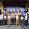 Kapolresta Pekanbaru Pimpin  Upacara Penyerahan Piagam Penghargaan kepada Personil Polresta Pekanbaru dan Masyarakat