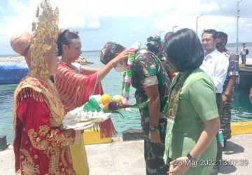 Kunjungan Perdana Dandim 023/Nias Disambut Baik Dengan Adat Setempat di Nias Selatan