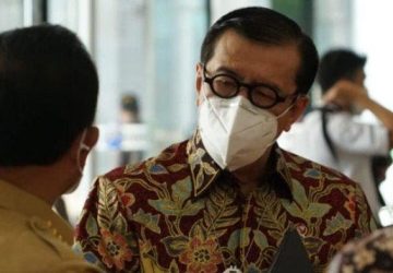 Menkumham Yasonna H. Laoly Menyerahkan Paspor Beserta Izin Tinggal Special Untuk WNI Keturunan Filipina