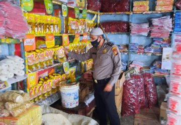 Tidak hanya menjaga ketertiban, Polsek Limapuluh Cek ketersedian bahan pokok selama Ramadhan