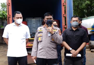 Polda Riau Grebek Gudang BBM Oplosan di Kota Pekanbaru, 30.000 Liter Solar Oplos Berhasil Disita