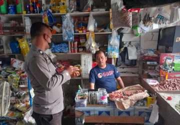 Tim Personil Polsek Lahewa Monitoring harga & ketersediaan Minyak Goreng