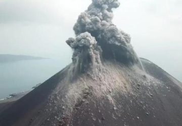 Gunung Anak Krakatau Terus Erupsi, 4 Kali Letusan Hingga Sore Ini