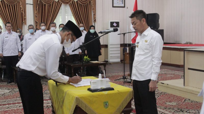Bupati Rohil Serahkan 226 SK CPNS Menjadi PNS Formasi 2018
