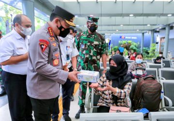Tinjau Stasiun Pasar Senen, Kapolri Imbau Warga Mudik Sebelum Tanggal 28 April