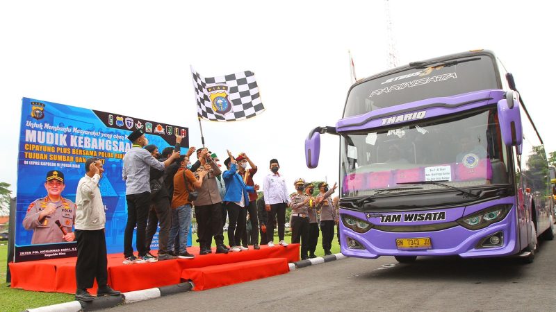 ‘Mudik Kebangsaan’ Kolaborasi Polda Riau dan Cipayung Plus, Berangkatkan 200 Masyarakat Mudik Lebaran Gratis