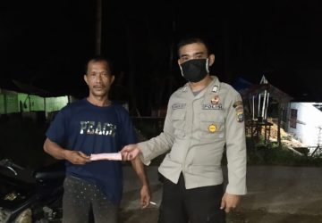Polsek Gunungsitoli Alo’oa Bagikan Masker demi Tegakkan Disiplin Protokol Kesehatan