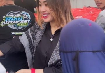 Tasya Oktaviona Berbagi Nasi Kotak 2000 Kepada Masyarakat Jalan Diponegoro (Depan Gor Tribuana) Berturut-turut Selama 2 Hari