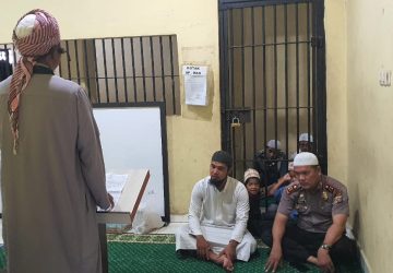 Dalam menyambut Hari kemenangan Tahanan Polsek Tampan melaksanakan Sholat Idul Fitri bersama