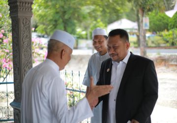 Lebaran, Catur Kunjungi Orang Tua Angkat di Petapahan