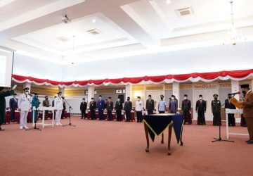 Gubri Resmi Lantik Musflihun Sebagai Pj Wali Kota Pekanbaru dan Kamsol Sebagai Pj Bupati Kampar