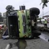 Sopir Diduga Ngantuk, Truk Terguling di Parit Tol Tangerang-Merak