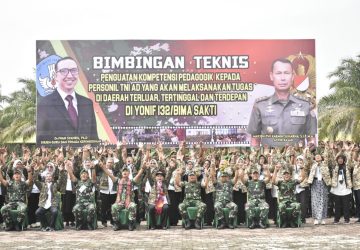 Sebelum Ke Papua, Dirjen Kemendikbud dan Aster Kasad Bekali 450 Prajurit Yonif 132/BS Salo.