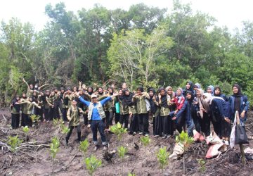 Mahasiswa Polbeng Outbound di Kelompok Pengelolaan Ekosistem Mangrove Desa Teluk Pambang