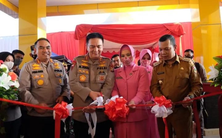 Kapolresta Pekanbaru, Kapolda Riau dan Ibu Bhayangkara Riau Turut Hadir Resmikan Gedung Mapolsek Payung Sekaki
