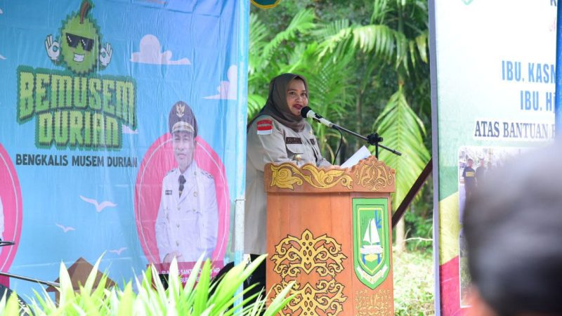 Bupati Bengkalis Kasmarni Menghadiri Kegiatan Bermusem Durian di Bantan