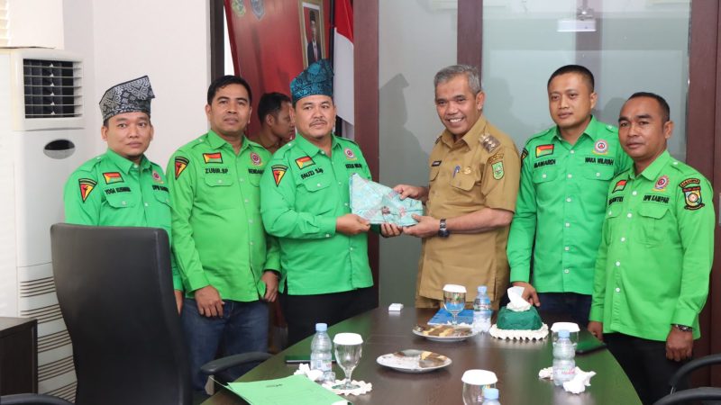 Bangun Sinergitas, Dr. H. Kamsol Sambut Silaturahmi Bersama RMB Kampar