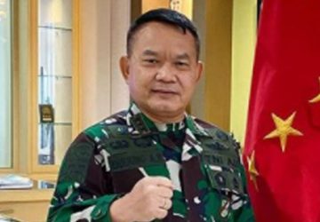 KSAD Jenderal Dudung Raih Gelar Doktor dengan Predikat Cumlaude