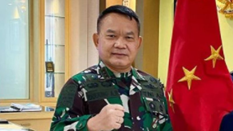 KSAD Jenderal Dudung Raih Gelar Doktor dengan Predikat Cumlaude
