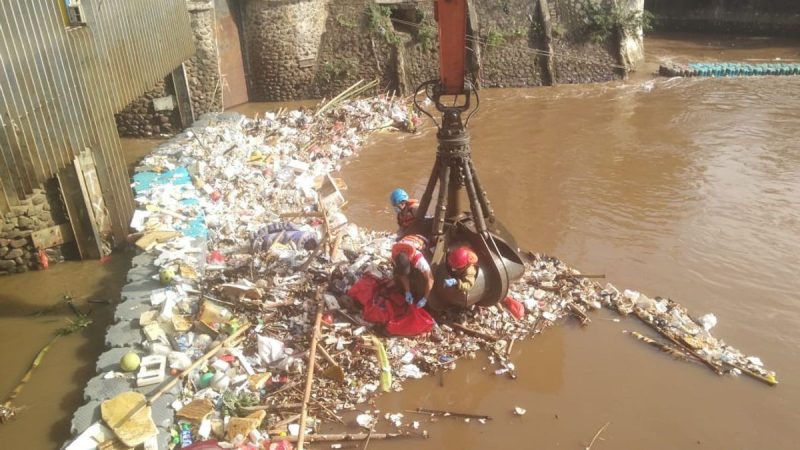 Bocah Laki-laki yang Ditemukan Tewas di Pintu Air Manggarai Ternyata Warga Depok, Hanyut saat Main di Sungai Ciliwung