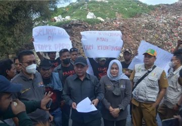 Anggota DPRD Diadang, Warga Kecewa Puluhan Tahun Terdampak TPA yang Makin Merusak Lingkungan