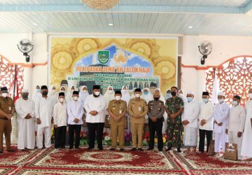 Melalui Prosesi Tepuk Tepung Tawar, Bupati H. Sukiman Lepas 26 JCH Bagi Anggota Korpri Rohul