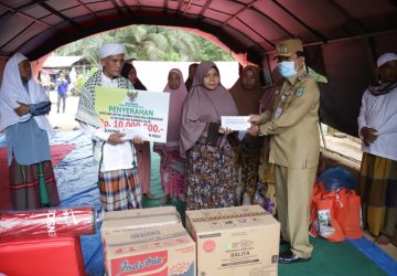 Bupati H. Sukiman Tinjau dan Berikan Bantuan untuk Korban Kebakaran di Rambah Hilir