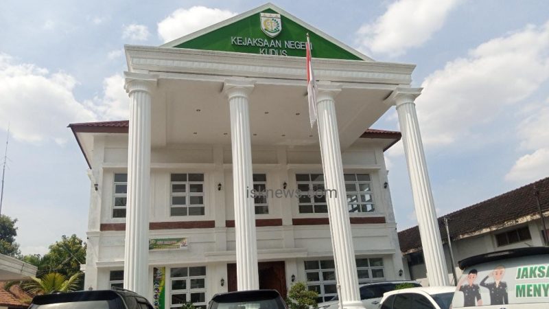 Kejari Kudus Bebaskan Ibu yang Curi Pakaian di Pasar Kliwon