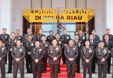 Kapolda Riau Pada Puncak Hari Bhayangkara Ke-76: Polisi Harus Bisa Menjadi Sahabat Masyarakat