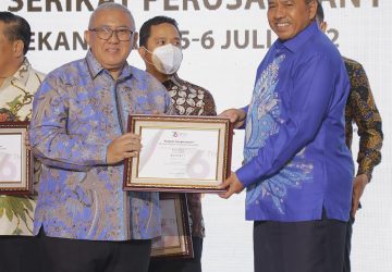 Bupati Siak Alfedri Pemimpin Terpopuler Media Arus Utama Tahun 2022