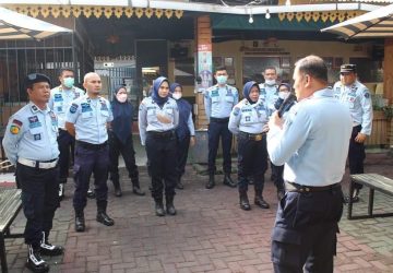 Kalapas Kelas II A Pekanbaru Sapto Winarno, Memberikan Arahan Pada Petugas Pelayanan Warga Binaan