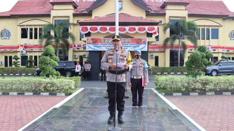 Kapolres Rohil AKBP Nurhadi Ismanto SH SIK Memimpin Upacara Sertijab 2 Polsek