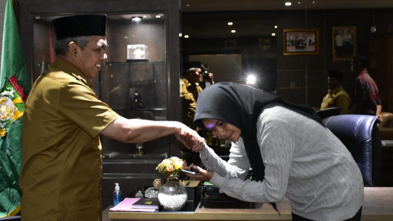 Terima Anggota Paskibraka Nasional Dhea Sumardi Asal Kampar, Kamsol berpesan: Jaga Nama Baik, Dhea Merupakan Duta Kampar