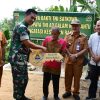 Beri Rasa Peduli, Dandim 0213/Nias Serahkan Kunci Rumah Warga Program RTLH dan Bagikan Bantuan Sembako di Desa Lölöana’a