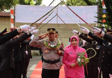 Personil Polres Nias Menyambut Baik Polres Nias dan Ketua Bhayangkari