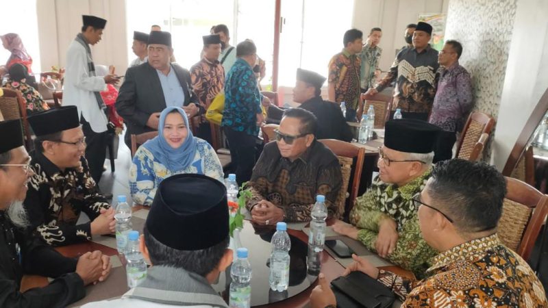 Ketua DPRD H. Khairul Umam Hadiri Acara Pelantikan Pengurus IKMR Riau