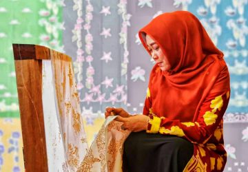 Bersempena MTQ Riau ke-40, Dinas PMPTSP Bersama Dekranasda Pamerkan Produk Unggulan Batik dan Tenun Khas Daerah
