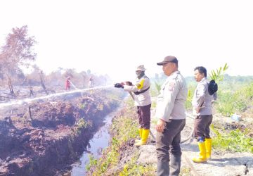 Meski Titik Api Nihil, Polsek Bangko Tetap Lakukan Pendinginan di Titik Hospot di Jl. Islamik Center Kep. Labuhan Tangga Hilir